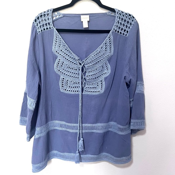 Chico's Gray and White Relaxed crochet tassel Tie Front Blouse 8/10 - Picture 1 of 8